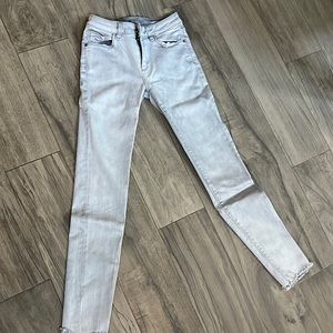 I’m selling my DL1961 kids jeans in the style Chloe Skinny! :)